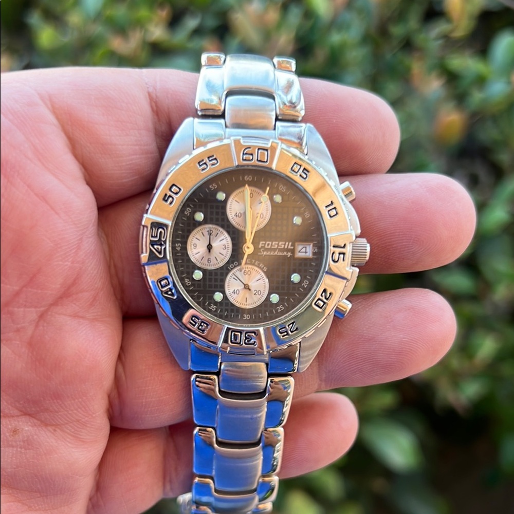 1990’s Fossil watch. Classic! Need battery.